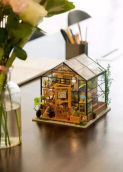 Rolife Bastelset Cathy's Flower House DIY House - 19,5 X 17,5 X 17,5 Cm